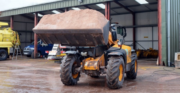 national road gritting contractors